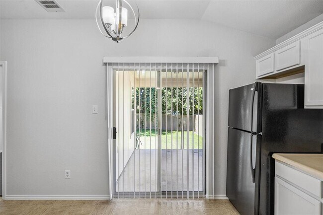 Building Photo - 437 Sweet Leaf Ln