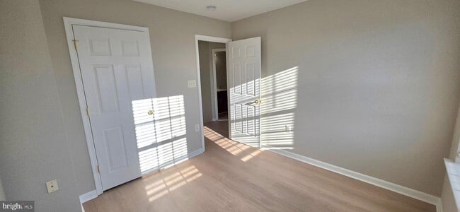 Building Photo - 676 McLeary Square SE