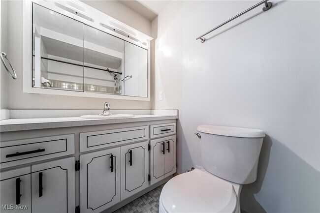 Building Photo - 1682 Mendelssohn Dr