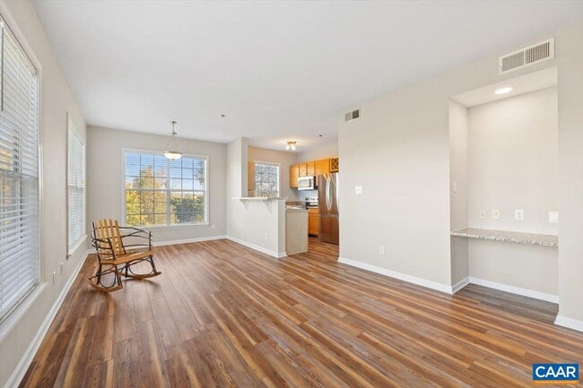 Building Photo - 270 Riverbend Dr