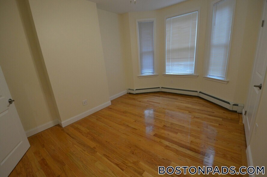 Building Photo - 35 Brookline St