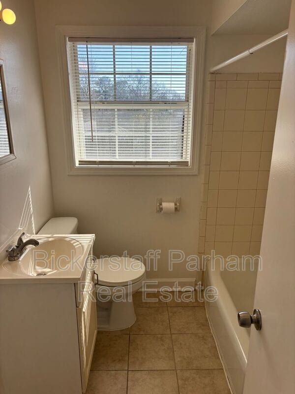 Building Photo - 5844 Blueridge Dr