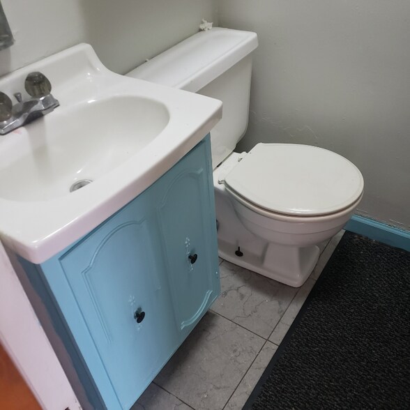 Building Photo - 11 W McNutt St