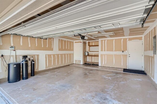 Building Photo - 1909 Ripple Creek Ct