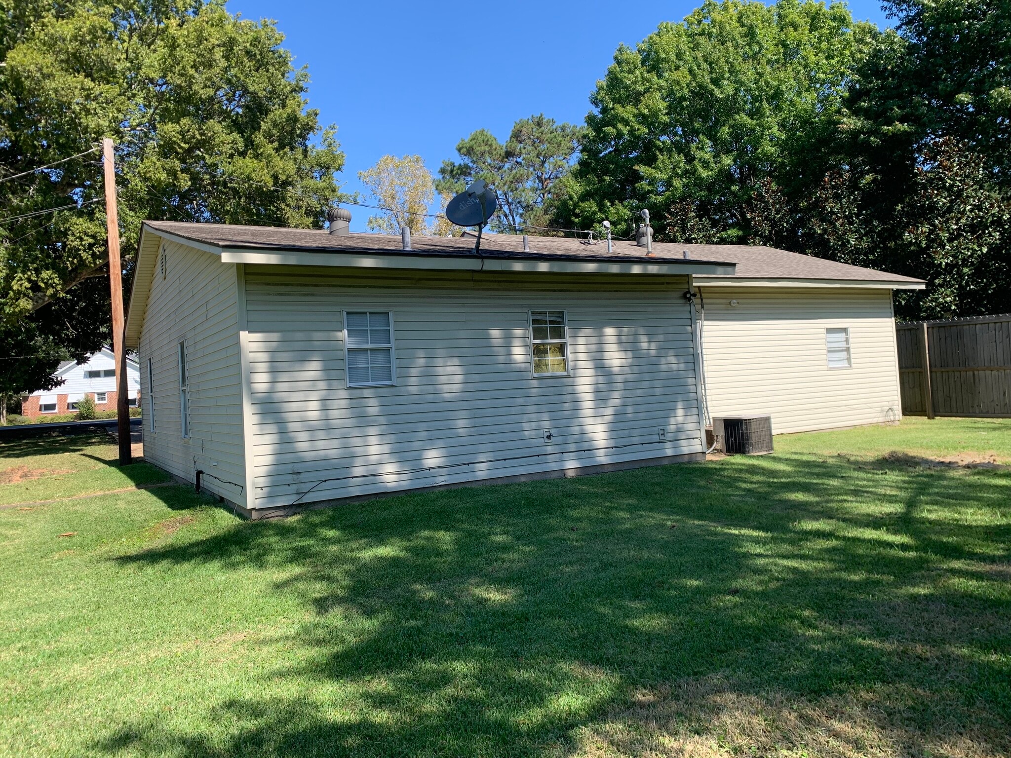Building Photo - 1704 Horseshoe Dr