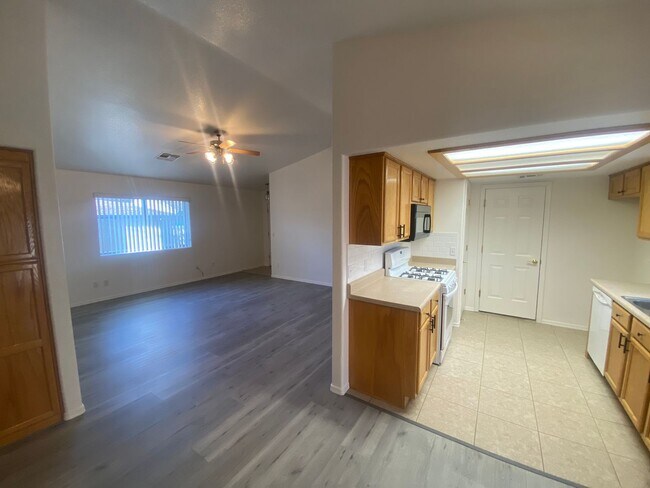 Building Photo - Charming 3 Bedroom 2 Bath Home
