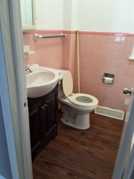 Building Photo - 306 Church St