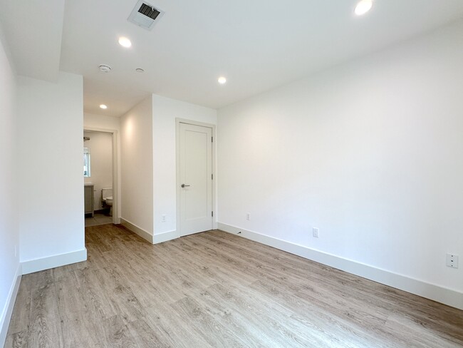 Building Photo - 108 Bosworth St