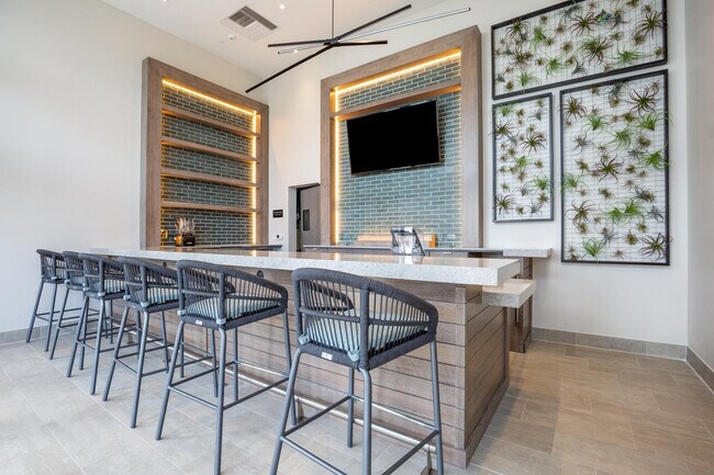 Building Photo - 2723 Hallandale Beach Blvd
