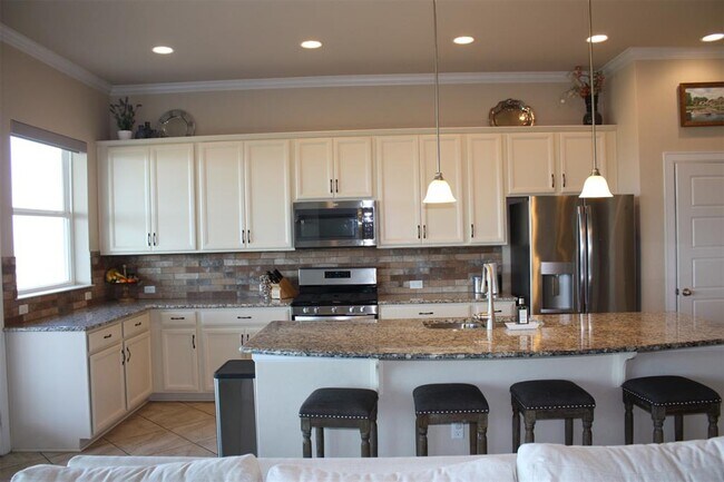 Building Photo - 393 Dayridge Dr