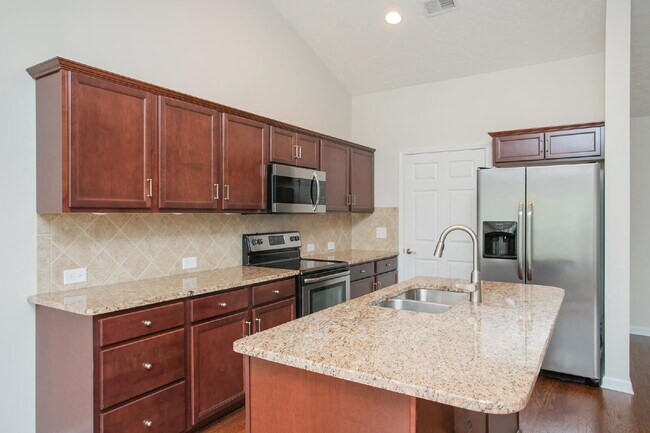 Building Photo - Single-level 2-bed, 2-bath townhome in 55+ community with pool, clubhouse, fitness center and gro...