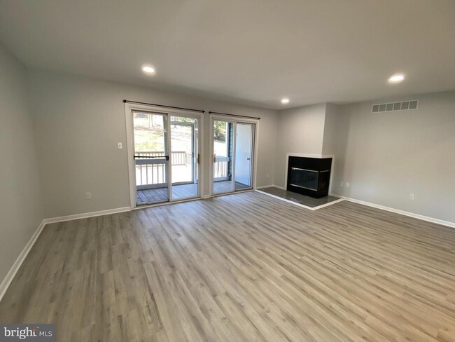 Building Photo - 117 Foxfire Dr