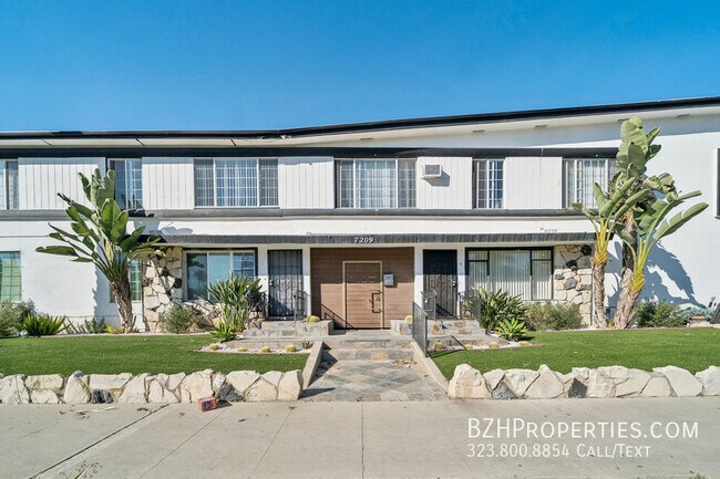 Building Photo - 7209 Willoughby Ave