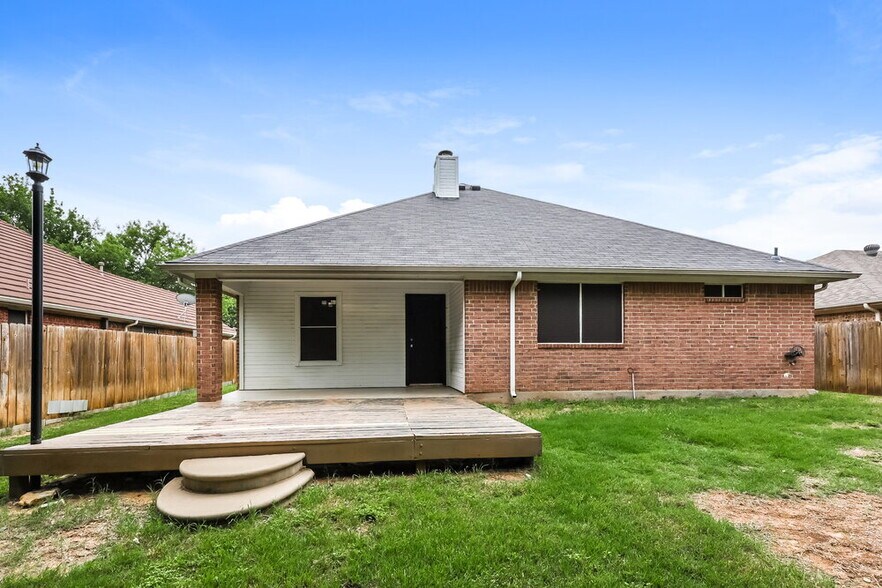 Building Photo - 316 Willow St