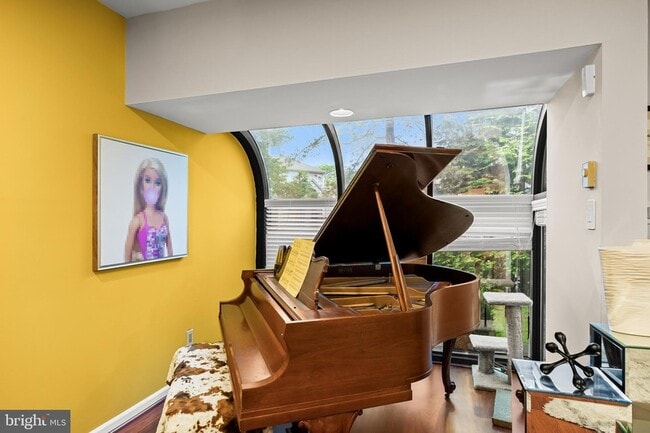 Building Photo - 1410 Chanticleer
