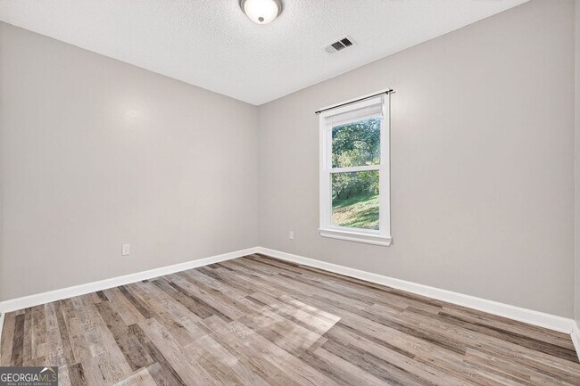Building Photo - 255 Lowry St