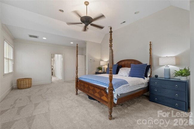 Building Photo - 1009 Honors Ct