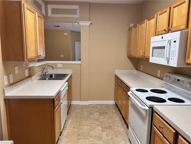 Building Photo - 7807 Braefield Dr