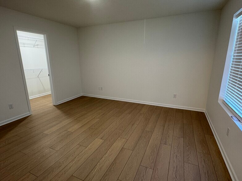 Building Photo - 5894 Butterfield Ct