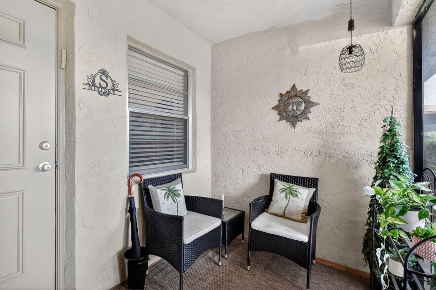 Building Photo - 6357 Overland Dr