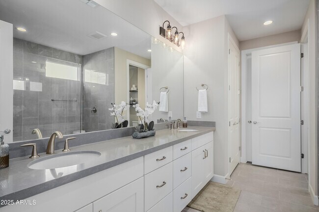 Building Photo - 11353 N Luckenbach St