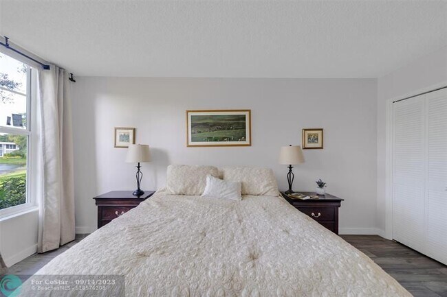 Building Photo - 3611 Oaks Clubhouse Dr