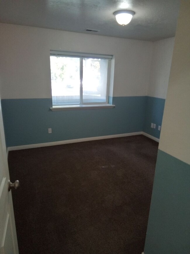 Building Photo - Willow Springs Condo