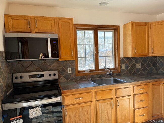 Building Photo - 88 Pierce Cir