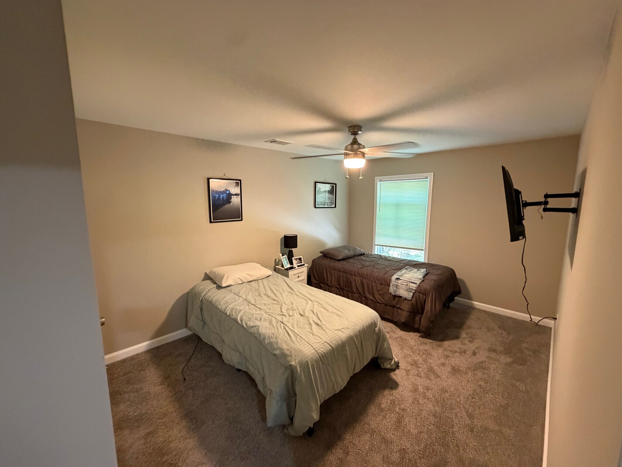 Building Photo - Room in House on Bolton Rd NW