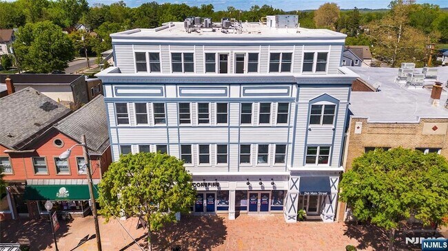 Building Photo - 246 Main St