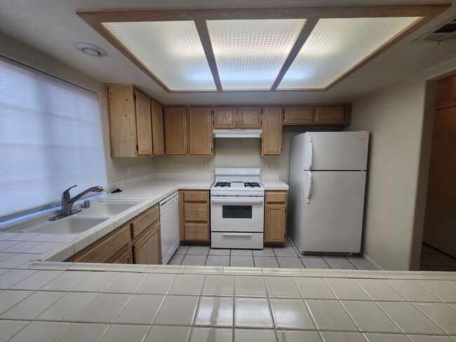 Building Photo - Great Location in Green Valley