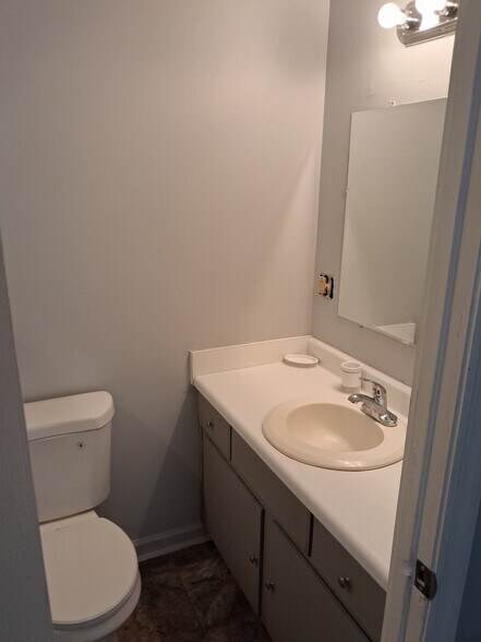 Bathroom 2a - 2557 Delano Dr