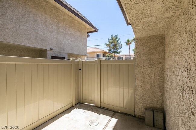 Building Photo - 2127 Pine Breeze Ln