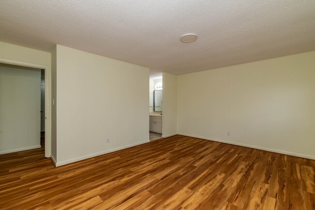 Building Photo - 7914 Gleason Dr NW