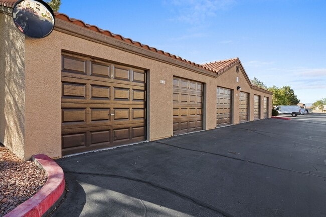 Building Photo - SE!!! Gated!! 1 Bedroom 1st Floor!! One Car Garage!!! Community Pool, Spa, Clubhouse!!! All tile ...