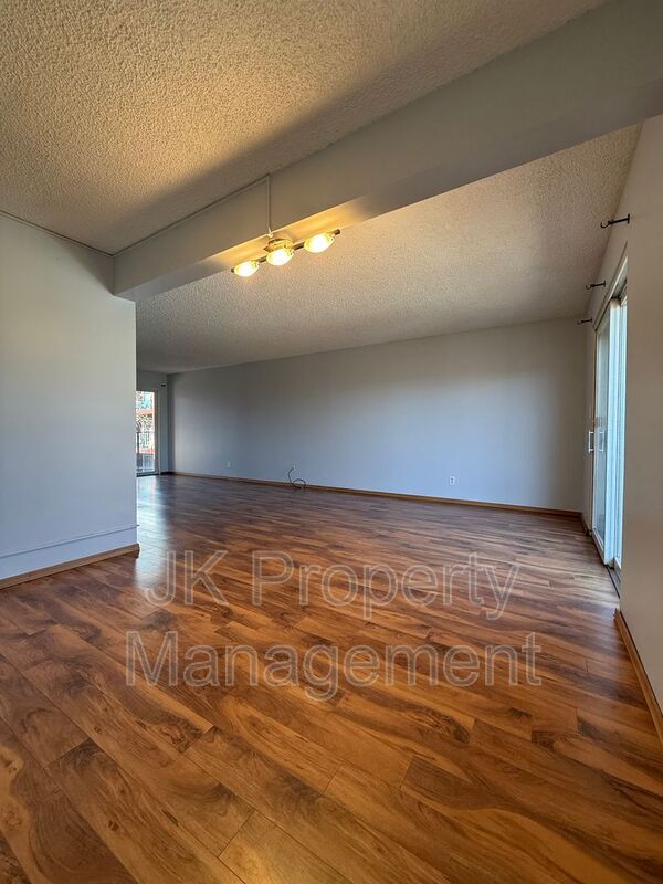 Building Photo - 2300 14th Ave S