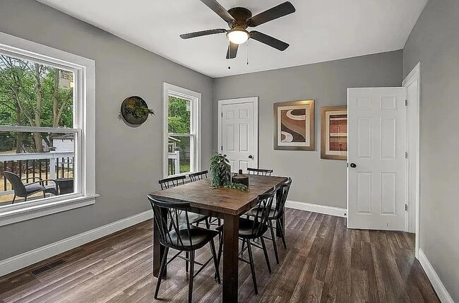 Building Photo - 5811 Bramble Ave