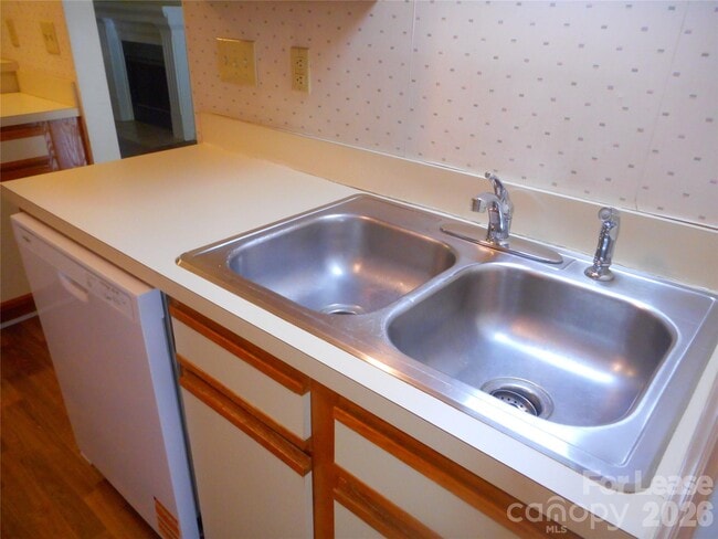 Building Photo - 6622 Bevington Ridge Rd