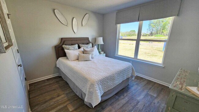 Building Photo - "Charming 3-Bedroom Home with 2 Full Baths...