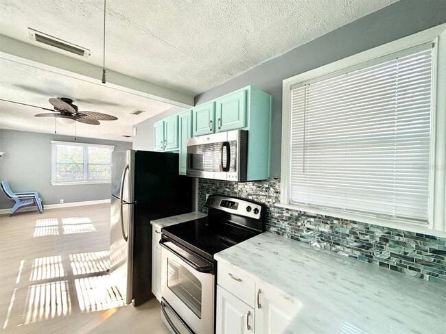 Building Photo - 2720 Edwards Ave S