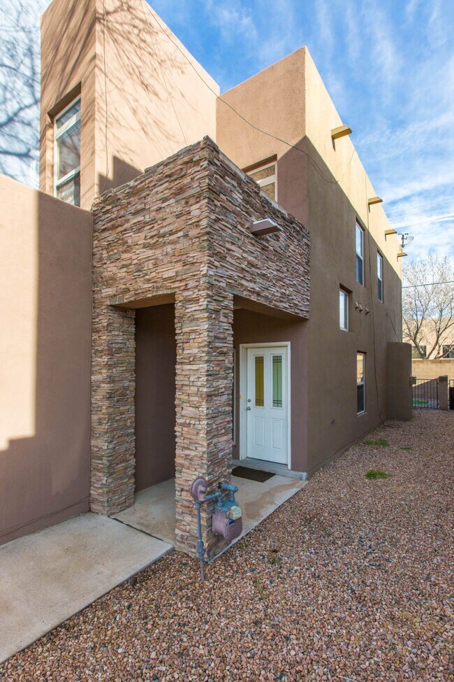 Building Photo - 3432 Del Agua Ct NE