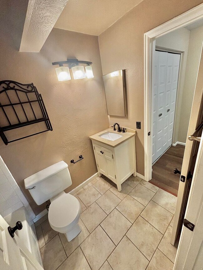 Building Photo - Beautifully Updated 2-Bed – Dual Masters w...