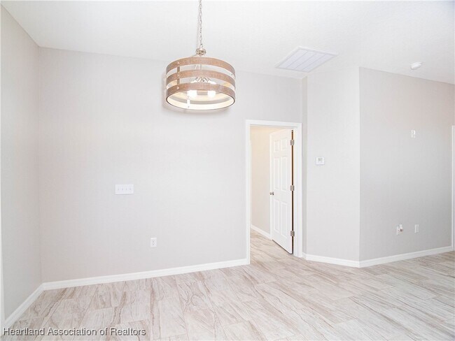 Building Photo - 836 Hanover Ave