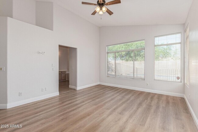 Building Photo - 15213 N 55th Way
