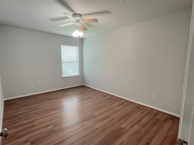 Building Photo - 8919 Diamond Lake Ln