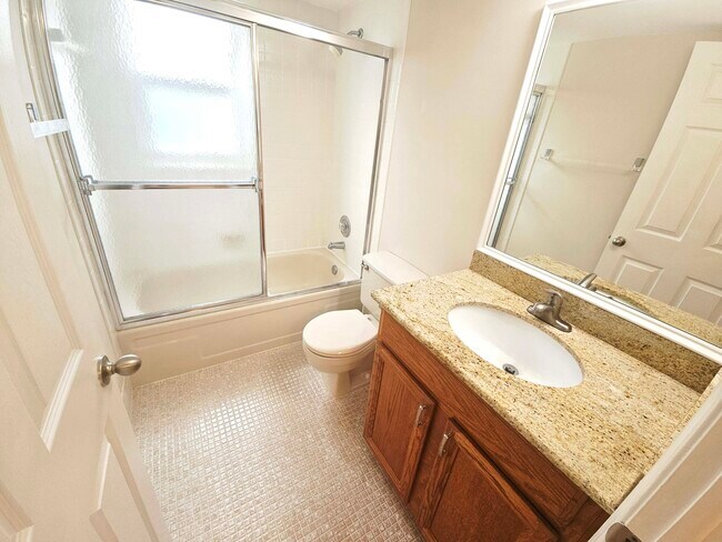 Building Photo - 14747 Cumberland Dr