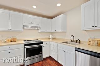 Building Photo - 2 br, 2.5 bath House - 12512 SE 42nd St # 512