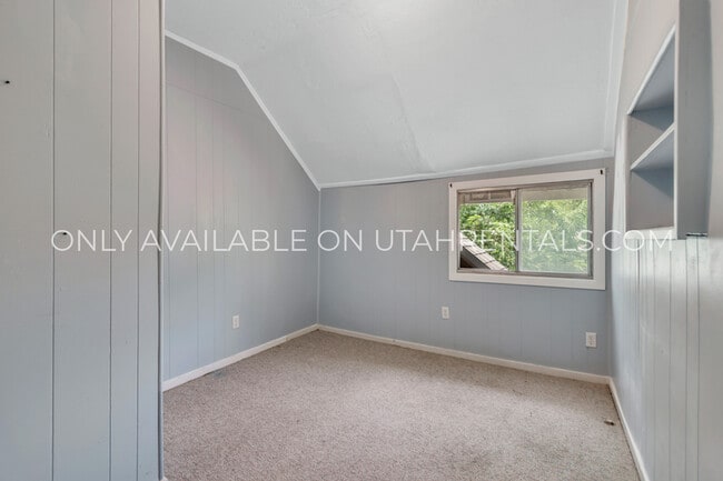 Building Photo - 1040 E 200 S