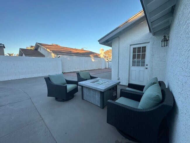 Building Photo - 3 Bedroom home with pool and RV parking