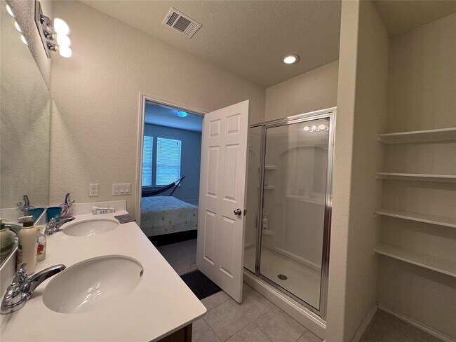 Building Photo - 11905 Reindeer Dr